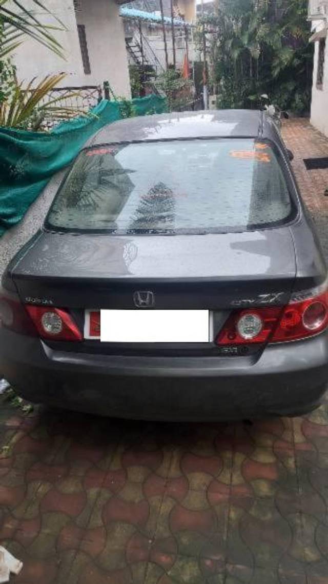 https://images10.gaadi.com/usedcar_image/4076378/original/processed_d16ef155-8040-4c64-85b2-18582a56f4a9.jpg?imwidth=6401