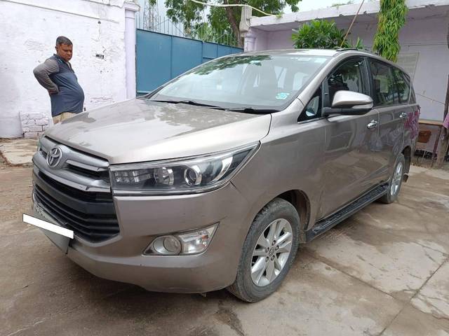 https://images10.gaadi.com/usedcar_image/4076417/original/processed_64889047e9fff5c2b8a0090ab7e028ed.jpg?imwidth=6402