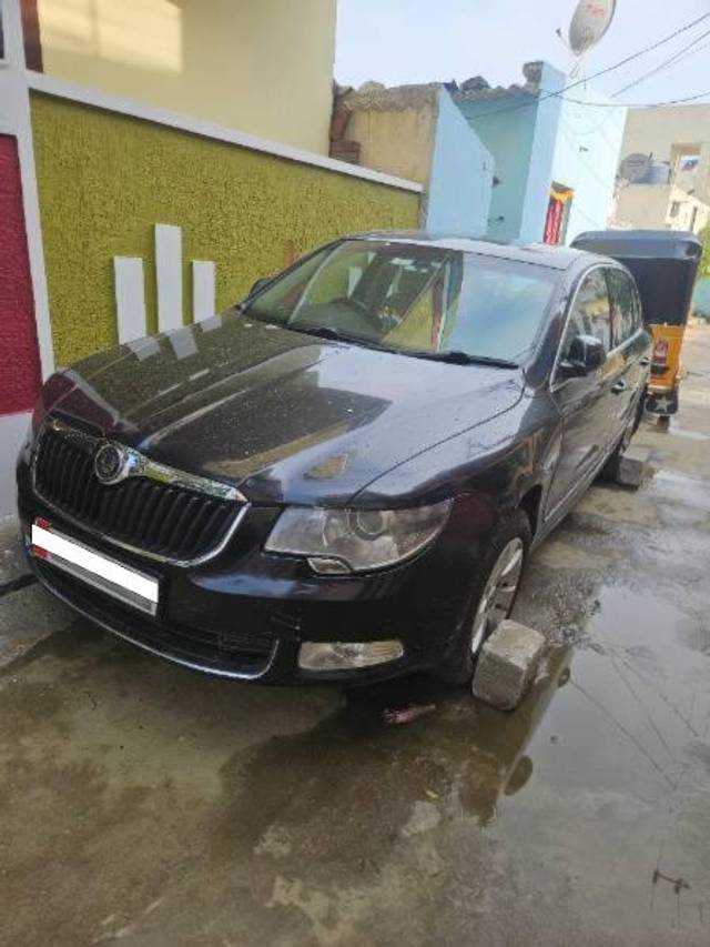 https://images10.gaadi.com/usedcar_image/4076463/original/processed_854373fd-b083-4c59-b5a5-7e6854294386.jpg?imwidth=6400