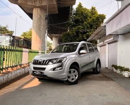 Mahindra XUV500 W4