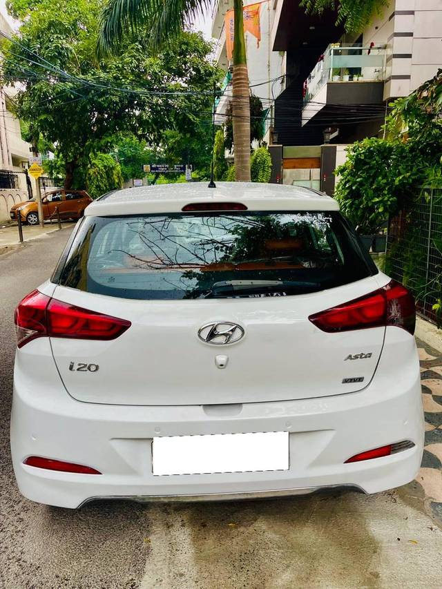 https://images10.gaadi.com/usedcar_image/4076879/original/processed_304cbc158ce92c15b5a7140907e9927f.jpg?imwidth=6402