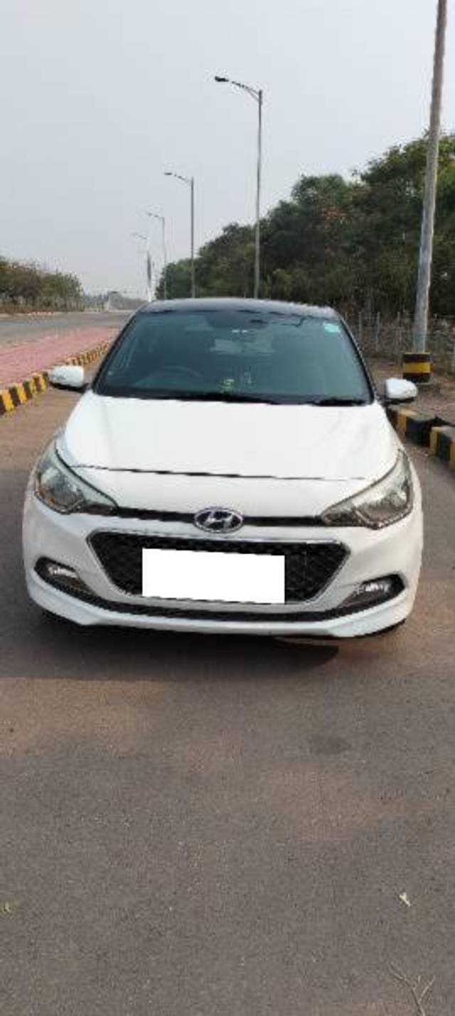 https://images10.gaadi.com/usedcar_image/4077033/original/processed_d4c65c4a-8b0f-4621-9690-a808c392c021.jpg?imwidth=6400