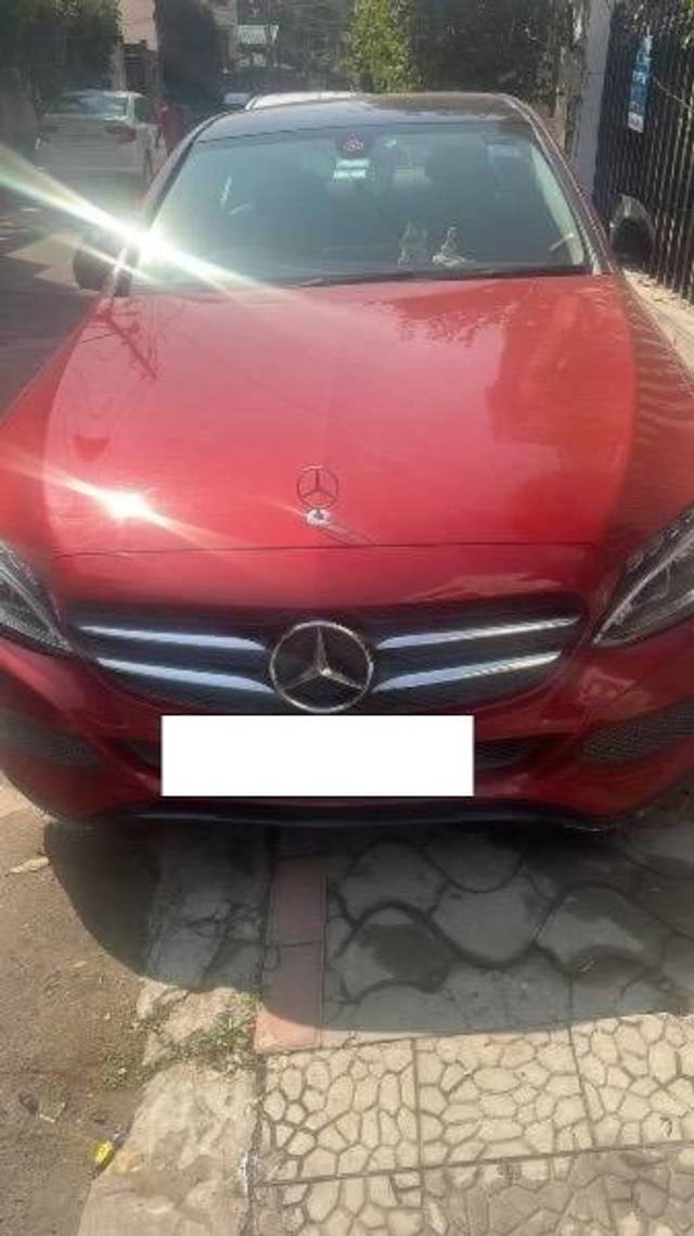 https://images10.gaadi.com/usedcar_image/4077370/original/processed_d135dfdd-21a0-4be7-8ae6-f00026c41c7f.jpeg?imwidth=6401