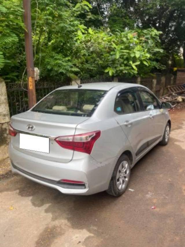 https://images10.gaadi.com/usedcar_image/4077380/original/processed_39471131-f50c-4617-a9f0-4f0f7473225d.jpg?imwidth=6402