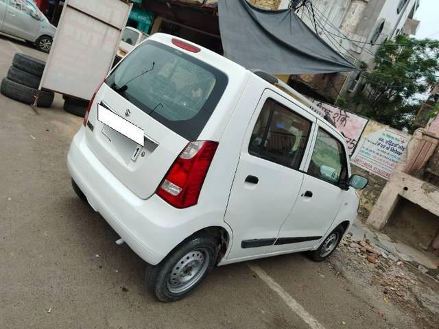 https://images10.gaadi.com/usedcar_image/4077465/original/processed_b12d6107-7def-4f96-9083-436dd81fee41.jpg?imwidth=6401