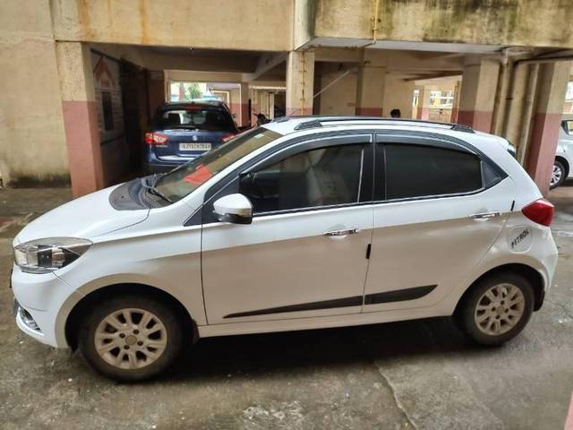 https://images10.gaadi.com/usedcar_image/4077511/original/processed_5cd9dd86-807c-447d-82ef-4602c72c72b0.jpg?imwidth=6402