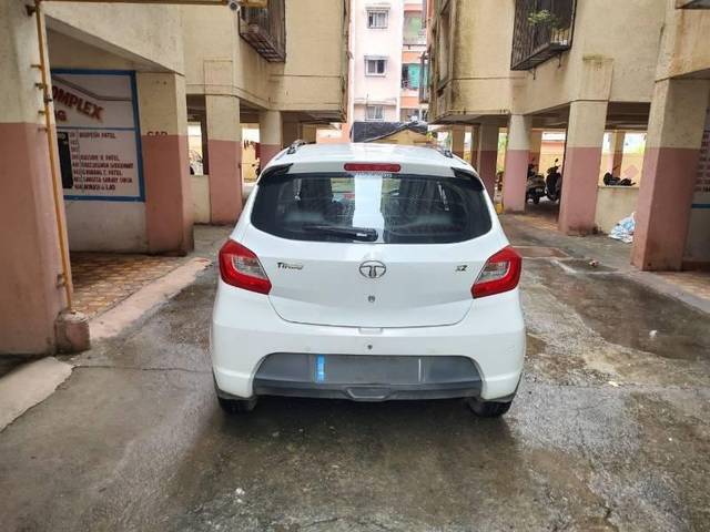 https://images10.gaadi.com/usedcar_image/4077511/original/processed_c89e36f7-ddf4-4998-b885-475059319d1e.jpg?imwidth=6401