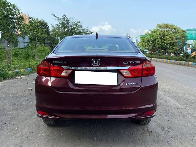 https://images10.gaadi.com/usedcar_image/4077718/original/processed_b053b15a6e5071394a70b46bf76c1382.jpg?imwidth=6402