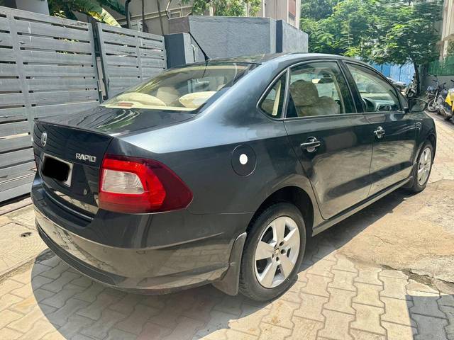 https://images10.gaadi.com/usedcar_image/4077722/original/processed_7b75e4710007849310866abe013917ea.jpg?imwidth=6401