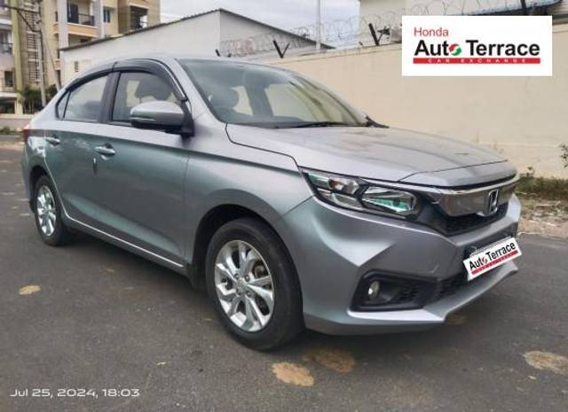 https://images10.gaadi.com/usedcar_image/4077754/original/8a5f028c90f3b7a1c8f8280e26e39251.jpeg?imwidth=6400