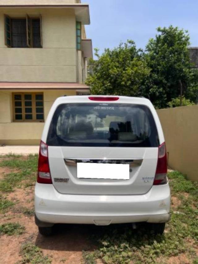 https://images10.gaadi.com/usedcar_image/4077764/original/processed_c4ff16fa-8ab9-462c-a416-e1456e06c4fb.jpeg?imwidth=6402