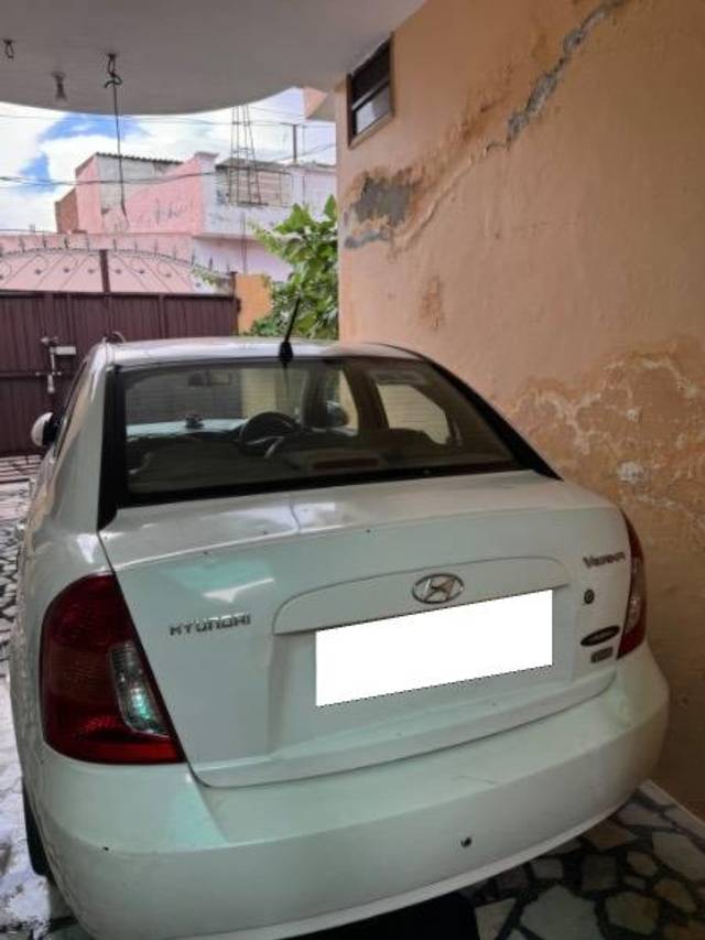 https://images10.gaadi.com/usedcar_image/4078280/original/processed_b1dc15b3-f0c3-4d73-b425-f56b44dd4ac3.jpeg?imwidth=6401