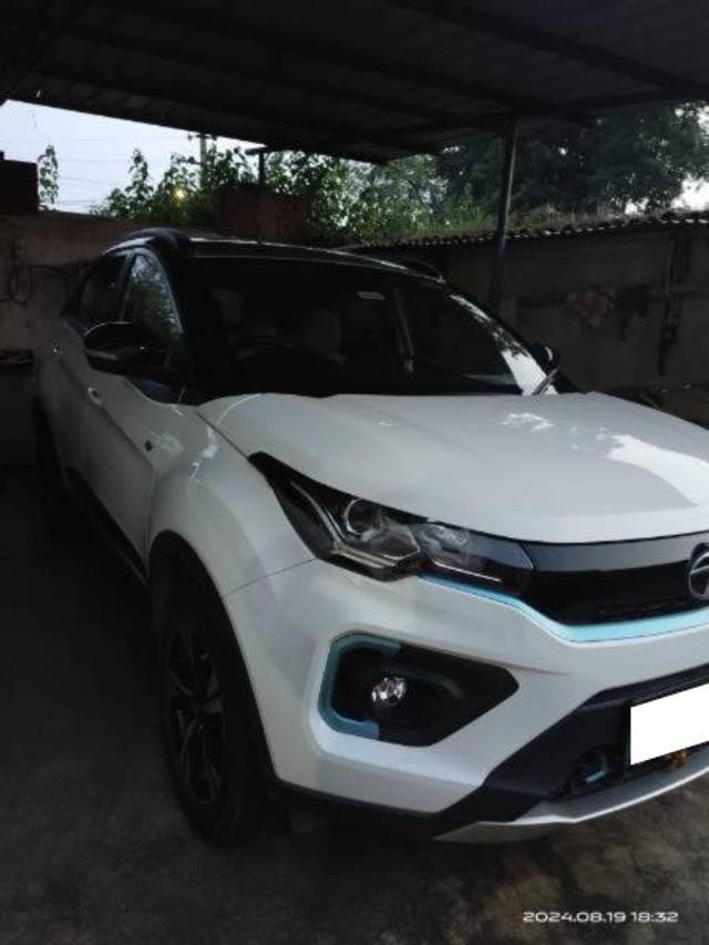 https://images10.gaadi.com/usedcar_image/4078281/original/processed_dc2a2700-893e-4c76-b9bf-4c7252ec31d2.jpg?imwidth=6400