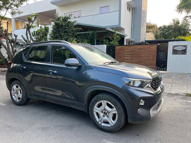 https://images10.gaadi.com/usedcar_image/4078294/original/processed_0b7473429ae5393507008e5d1d2e1dba.jpg?imwidth=6400