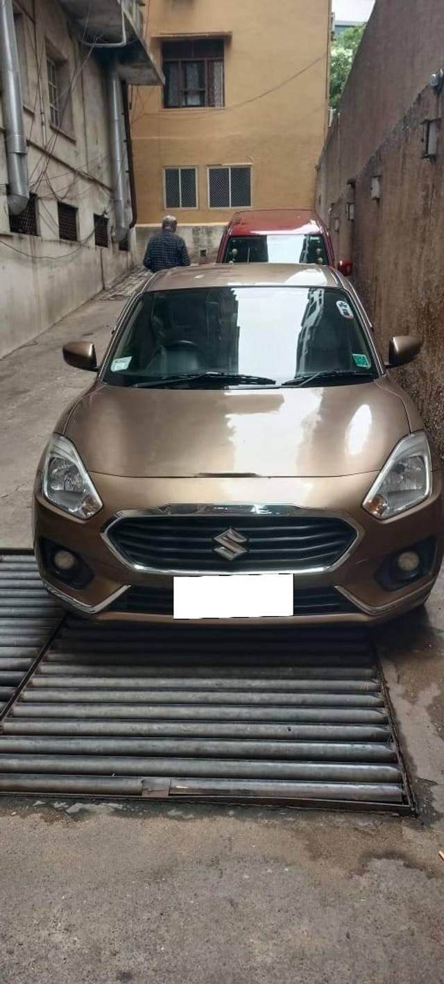 https://images10.gaadi.com/usedcar_image/4078335/original/processed_bc51f5cd76b65d1e4cc961217827a36d.jpg?imwidth=6401