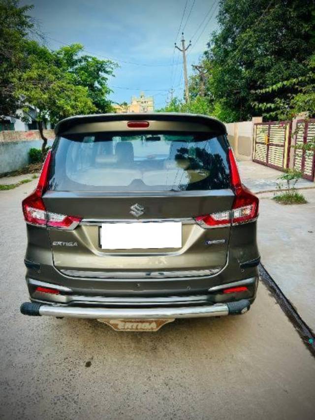 https://images10.gaadi.com/usedcar_image/4078534/original/processed_8eaaa174-70ca-4077-9416-62d19fd06cd7.jpg?imwidth=6402