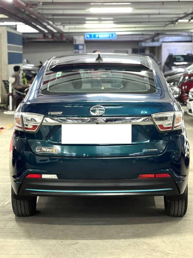 https://images10.gaadi.com/usedcar_image/4078674/original/processed_d9bf140da53a16b8ed880fc891bc04b4.jpg?imwidth=6401