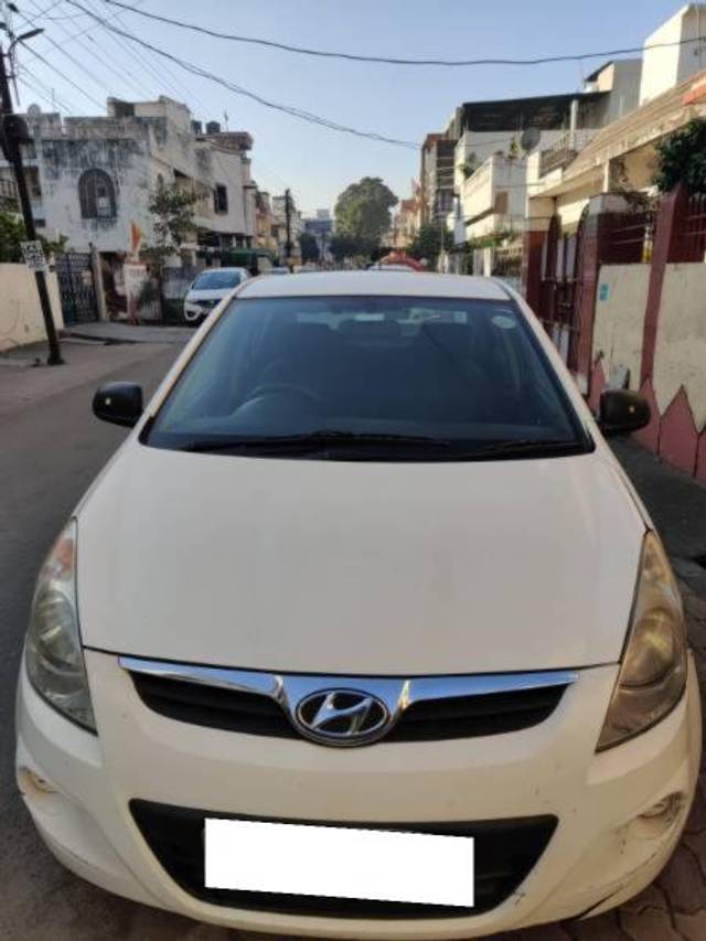 https://images10.gaadi.com/usedcar_image/4078938/original/processed_4deac6ca-71a3-43b1-b197-19880412920d.jpg?imwidth=6400