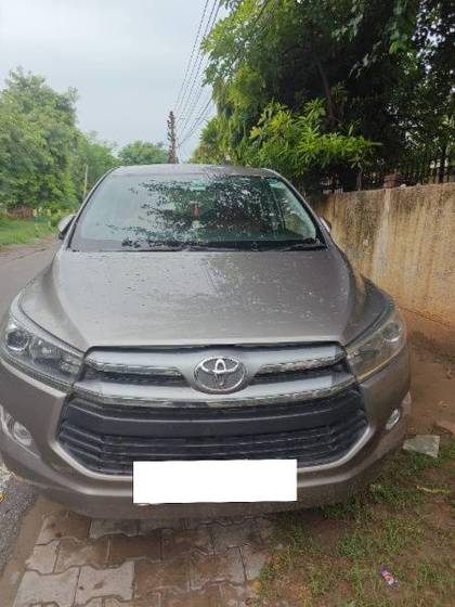 Toyota Innova Crysta 2.4 VX MT BSIV