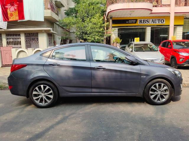 https://images10.gaadi.com/usedcar_image/4078978/original/processed_70ad9dd5de0fc6d4f4fb50c5f71f3110.jpg?imwidth=6401