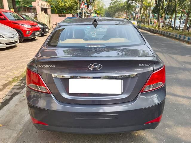 https://images10.gaadi.com/usedcar_image/4078978/original/processed_e7e17a096e3febde943cf6055a255547.jpg?imwidth=6402