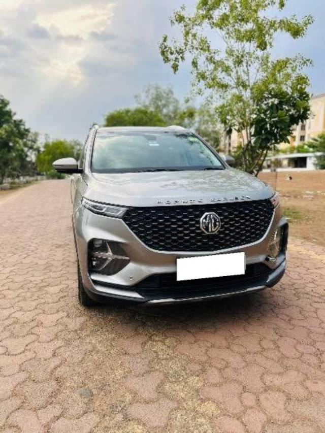 https://images10.gaadi.com/usedcar_image/4078989/original/processed_da60b0c6-fb8a-4bf8-a6e7-b1aeb856f5df.jpeg?imwidth=6401