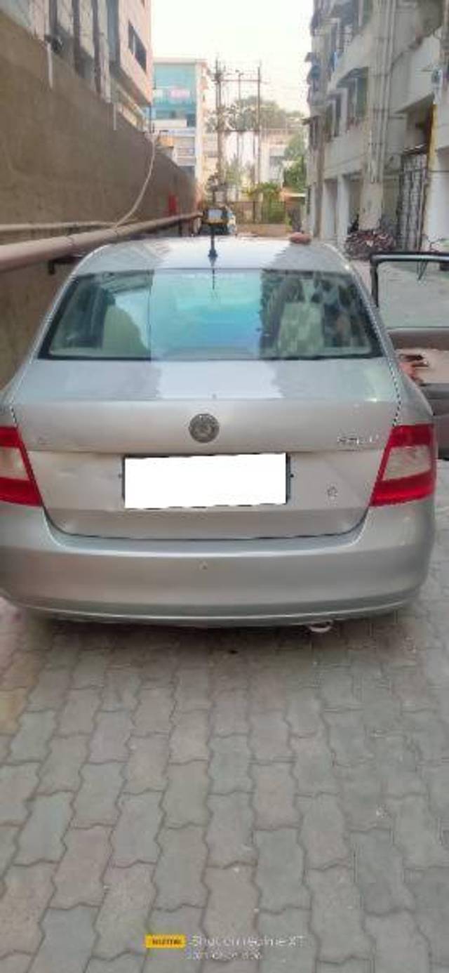 https://images10.gaadi.com/usedcar_image/4079206/original/processed_5974accf-69a9-41d1-a94b-e4680fdfef77.jpg?imwidth=6402