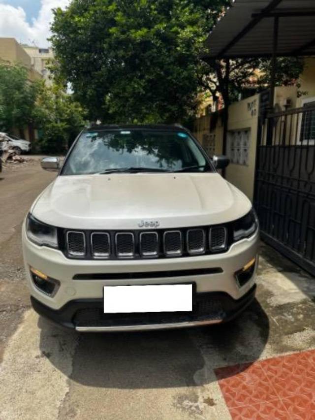 https://images10.gaadi.com/usedcar_image/4079301/original/processed_66b36578-f734-4011-9488-d02d0e182df4.jpeg?imwidth=6402