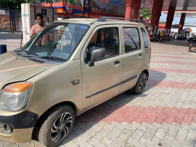 https://images10.gaadi.com/usedcar_image/4079302/original/processed_06b335af-b907-46f2-adf8-b37990c77f77.jpg?imwidth=6402