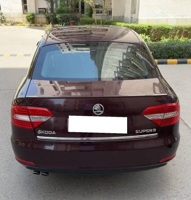 https://images10.gaadi.com/usedcar_image/4079314/original/processed_09f0e984-8a8c-457e-8d72-ebbf6b8cd4d2.jpg?imwidth=6402