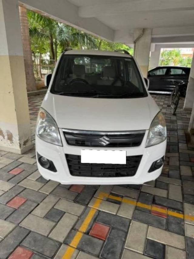 https://images10.gaadi.com/usedcar_image/4079428/original/processed_0f54a93c-7b52-4b07-a55f-2ba0fa0431b6.jpg?imwidth=6402