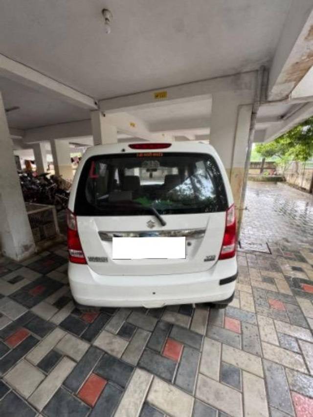 https://images10.gaadi.com/usedcar_image/4079428/original/processed_5a552e4b-d7c9-4847-be0d-717fb3f298f3.jpg?imwidth=6401