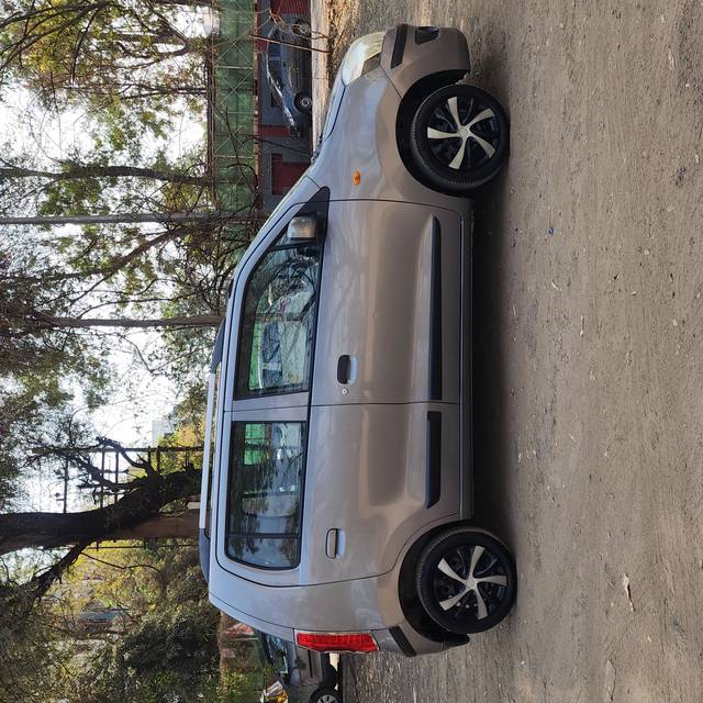 https://images10.gaadi.com/usedcar_image/4079463/original/4219e2a81555c32b42d656bc7e340c7d.jpg?imwidth=6400