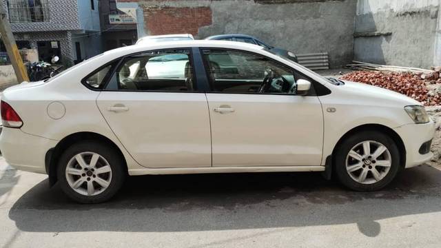 https://images10.gaadi.com/usedcar_image/4079550/original/processed_8d323f75-1d87-4d42-a6ad-291186f63ba1.jpg?imwidth=6401