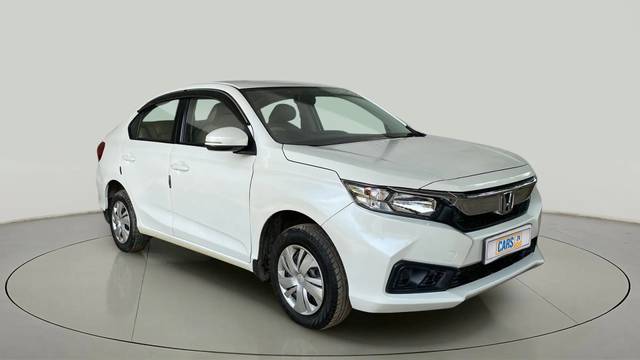 https://images10.gaadi.com/usedcar_image/4079740/original/7f7303cf14675d1c29ae5dc49c778cc8.jpg?imwidth=6400