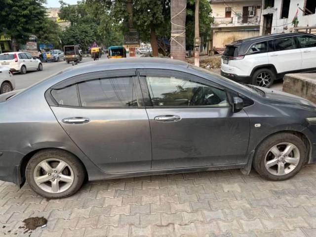 https://images10.gaadi.com/usedcar_image/4079872/original/processed_77ca86dc-e89b-4bd9-9f59-8bad8ff7fd66.jpeg?imwidth=6401