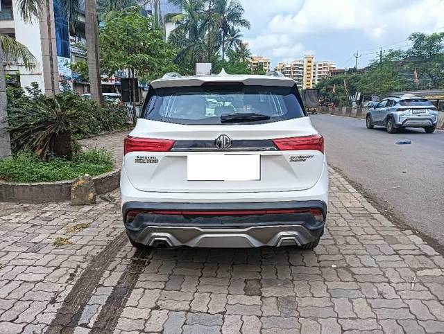 https://images10.gaadi.com/usedcar_image/4080211/original/processed_a6fc0965-11ac-44e7-870a-d2f34361cecf.jpg?imwidth=6401