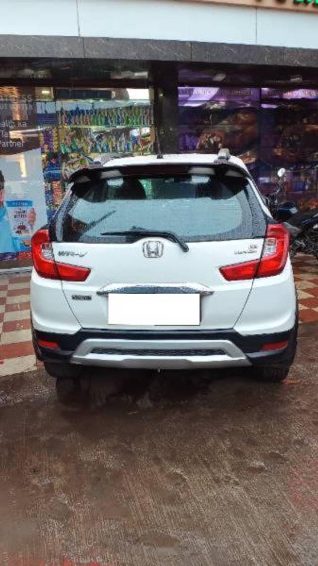 https://images10.gaadi.com/usedcar_image/4080247/original/processed_d9a2e3b9-c0e1-4781-96e3-5cf4b70871e7.jpg?imwidth=6401