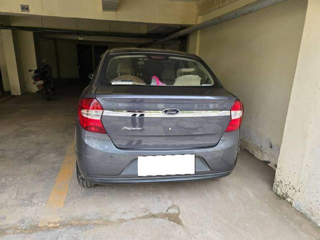 https://images10.gaadi.com/usedcar_image/4080305/original/processed_8a2d24d7-dd33-4aed-b9af-0f1265687d1a.jpg?imwidth=6401