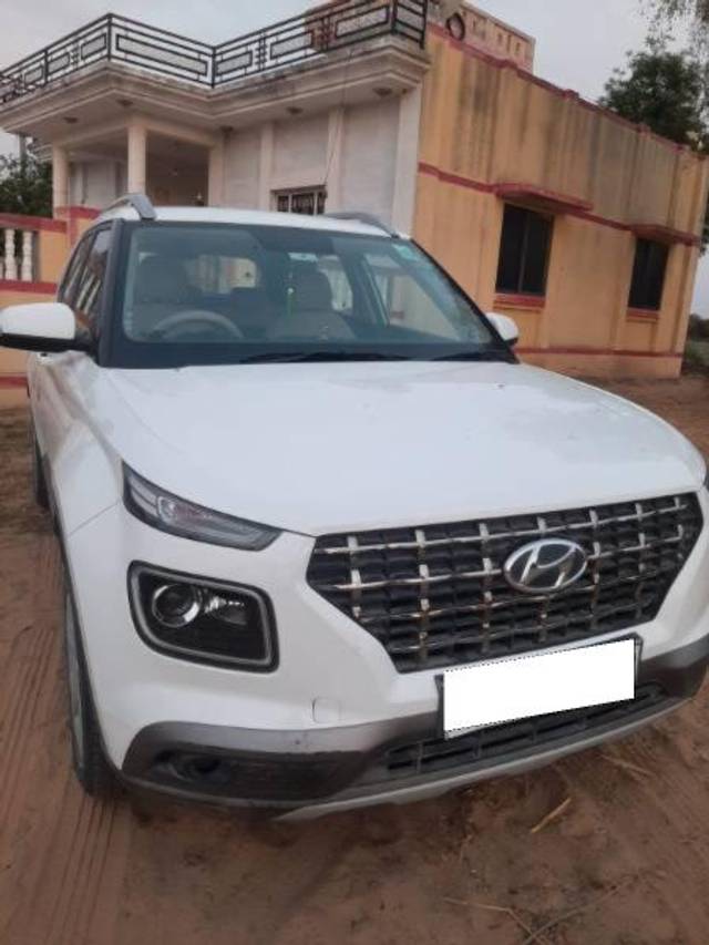 https://images10.gaadi.com/usedcar_image/4080328/original/processed_fec6c295-ffc5-430b-9fb5-aff416226e57.jpg?imwidth=6400