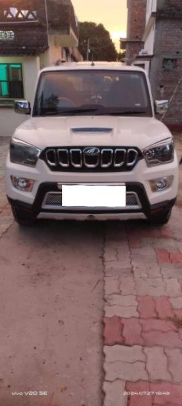 https://images10.gaadi.com/usedcar_image/4080358/original/processed_f44d9639-76a5-457b-b40e-cfe881e23994.jpg?imwidth=6400