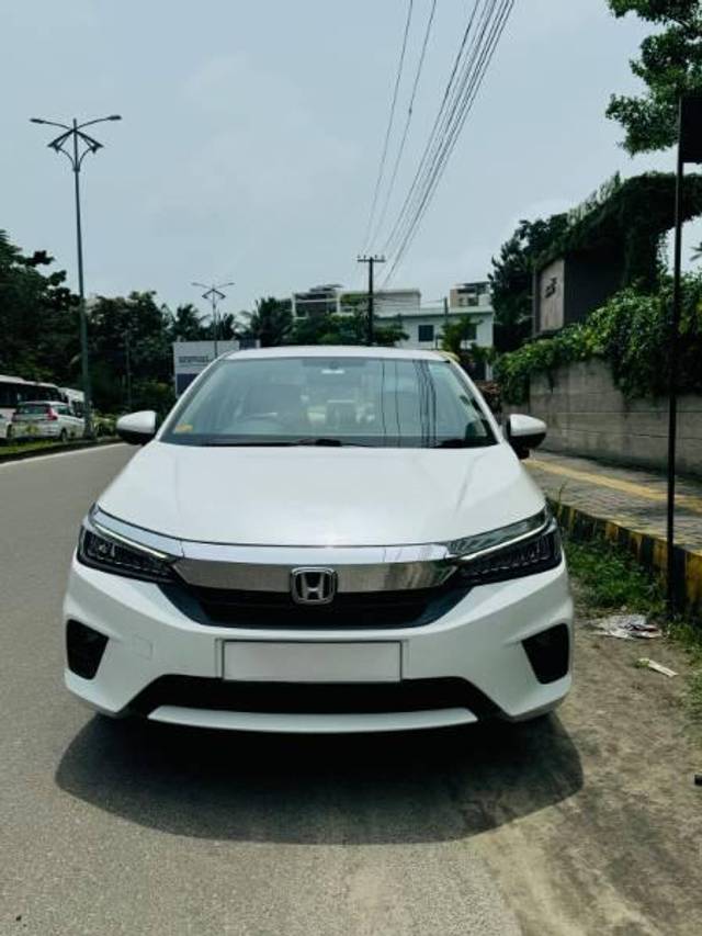 https://images10.gaadi.com/usedcar_image/4080469/original/processed_e9b046b3-cc38-43e3-8473-91c88f4d1c3f.jpg?imwidth=6400