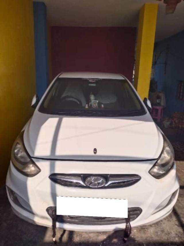 https://images10.gaadi.com/usedcar_image/4080518/original/processed_b5d9eb7c-8df2-4753-b252-afeecf4f8775.jpg?imwidth=6400