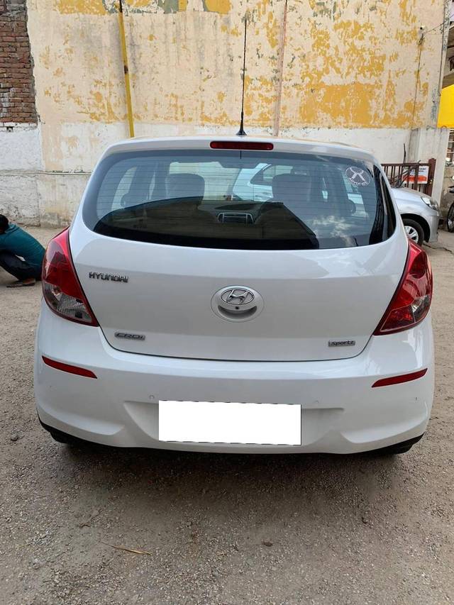 https://images10.gaadi.com/usedcar_image/4080547/original/processed_f269733c37b655c4dbb8aa19e598156d.jpg?imwidth=6401