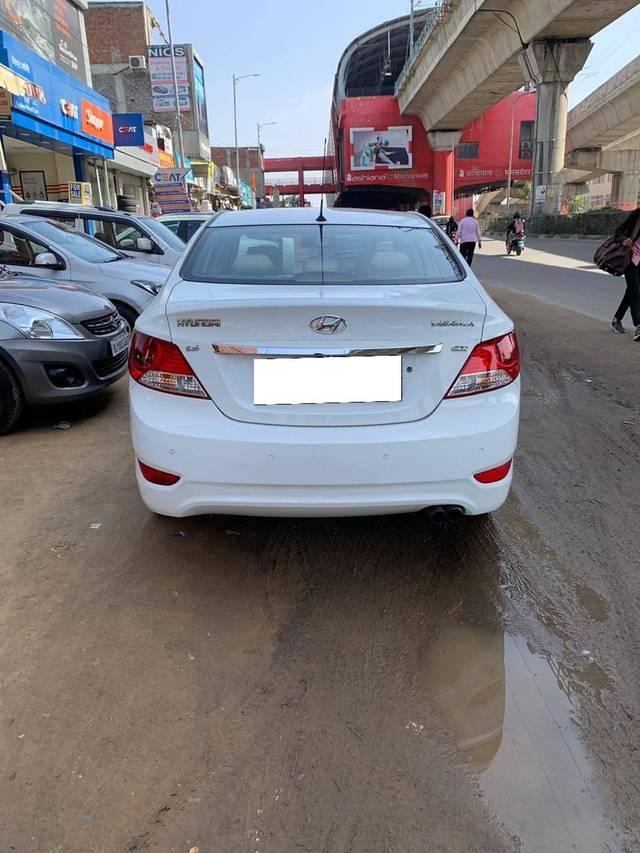 https://images10.gaadi.com/usedcar_image/4080558/original/processed_a1acdcf08710e4d6e42491f3b70278cf.jpg?imwidth=6401