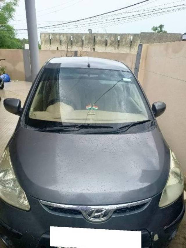 https://images10.gaadi.com/usedcar_image/4080662/original/processed_7815d390-1241-4a82-aa7e-619ee455e56b.jpg?imwidth=6402