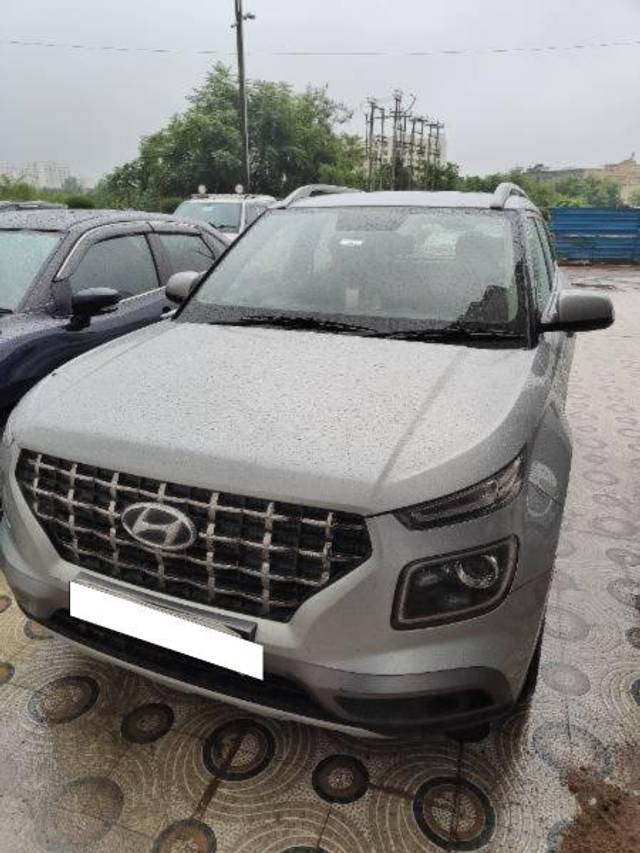 https://images10.gaadi.com/usedcar_image/4080666/original/processed_5ef3818a-f754-4da4-b892-5bd2deb531f1.jpg?imwidth=6402