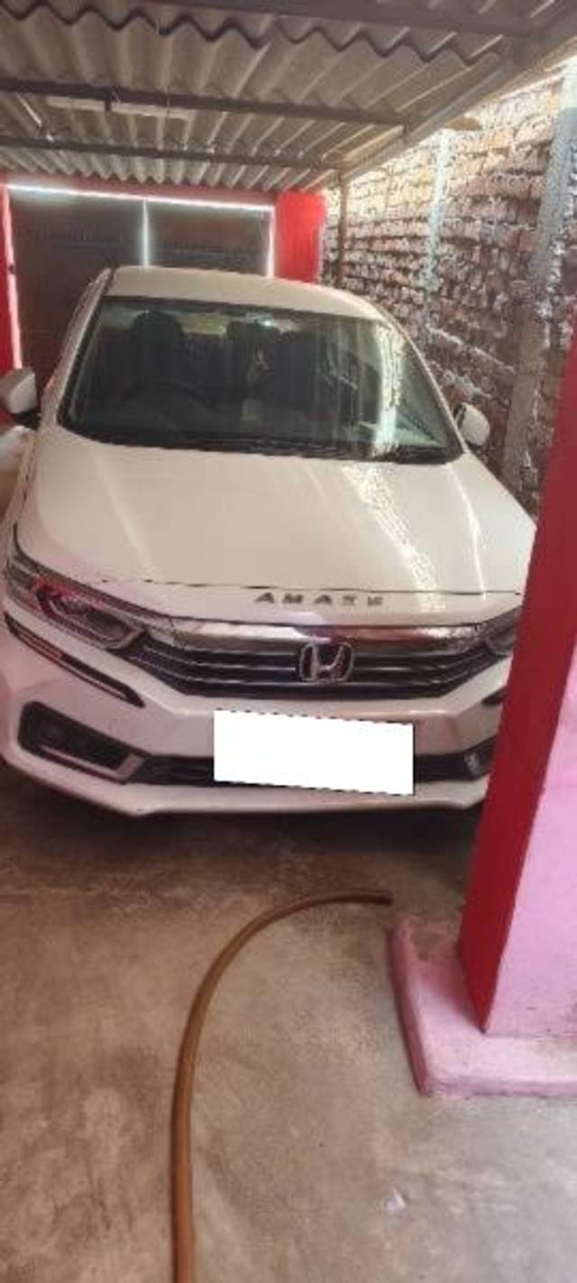 https://images10.gaadi.com/usedcar_image/4080892/original/processed_6ae4675b-4f5c-4ee1-a7cb-0b6961d0a277.jpg?imwidth=6401