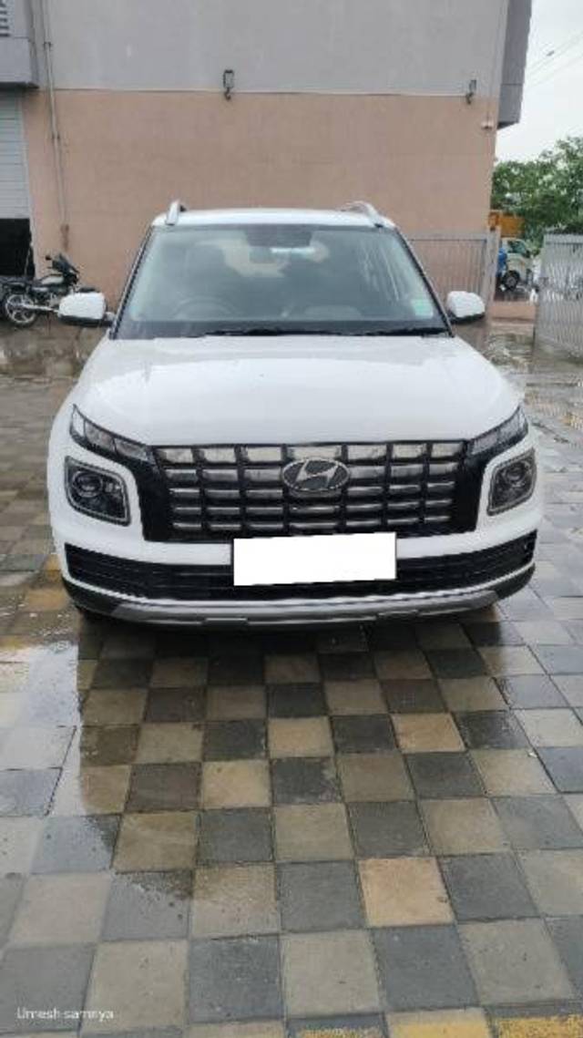 https://images10.gaadi.com/usedcar_image/4080989/original/processed_2a30d932-e786-4258-8284-6a3b237c1a10.jpg?imwidth=6400