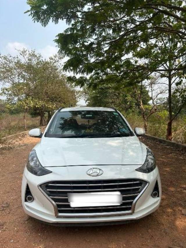 https://images10.gaadi.com/usedcar_image/4081029/original/processed_5b95fd4a-d0dd-4ed5-a4ec-6592a886482a.jpg?imwidth=6402